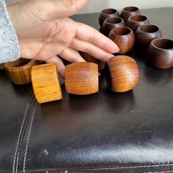 Lot Of 20 Vintage light & Dark Wood Napkin Rings 1.5” Round Mid Century Modern - Picture 5 of 10